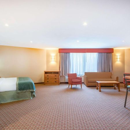 Ramada By Wyndham Des Moines Tropics Resort & Conference Ctr Urbandale Εξωτερικό φωτογραφία