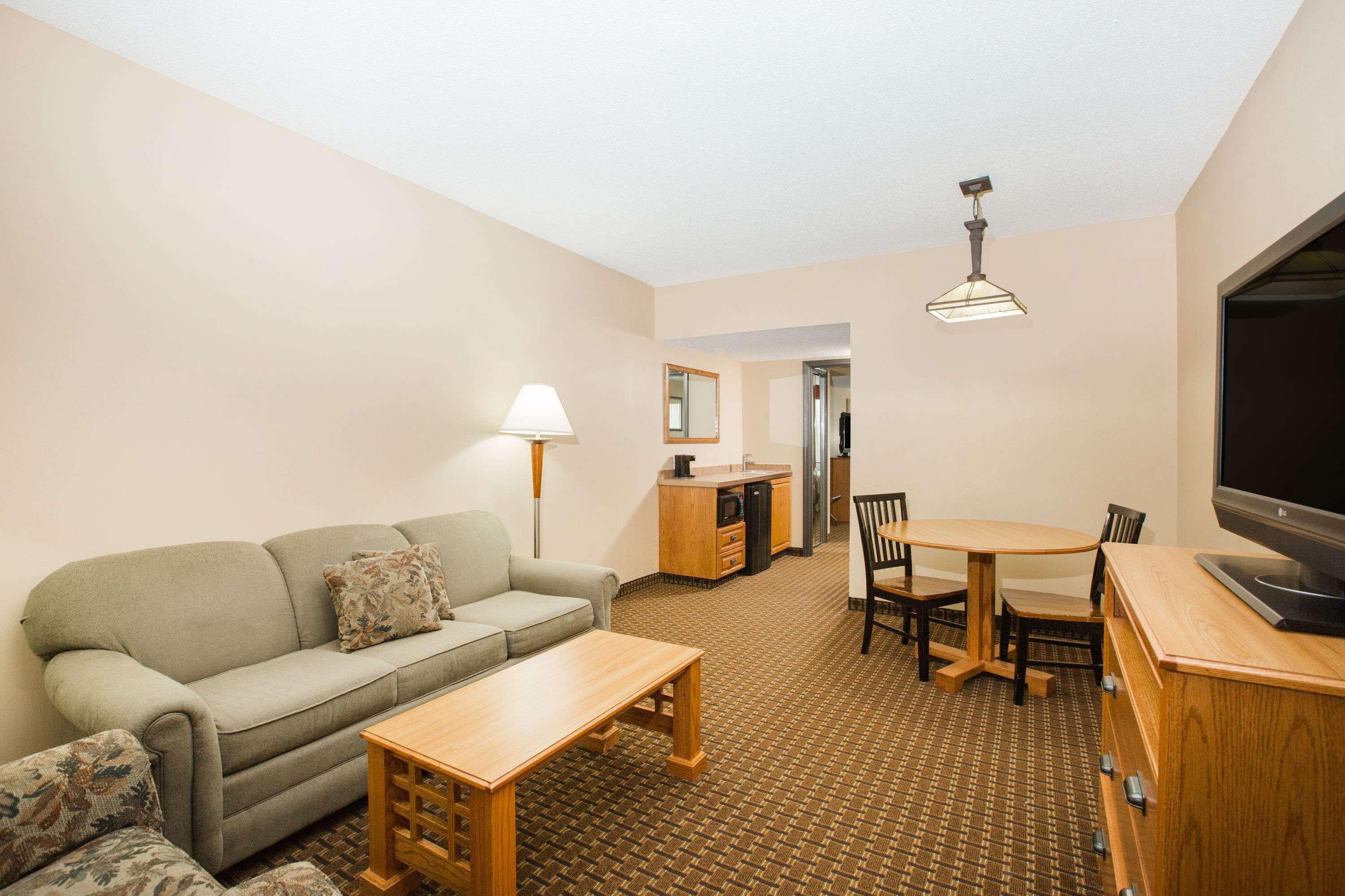 Ramada By Wyndham Des Moines Tropics Resort & Conference Ctr Urbandale Εξωτερικό φωτογραφία