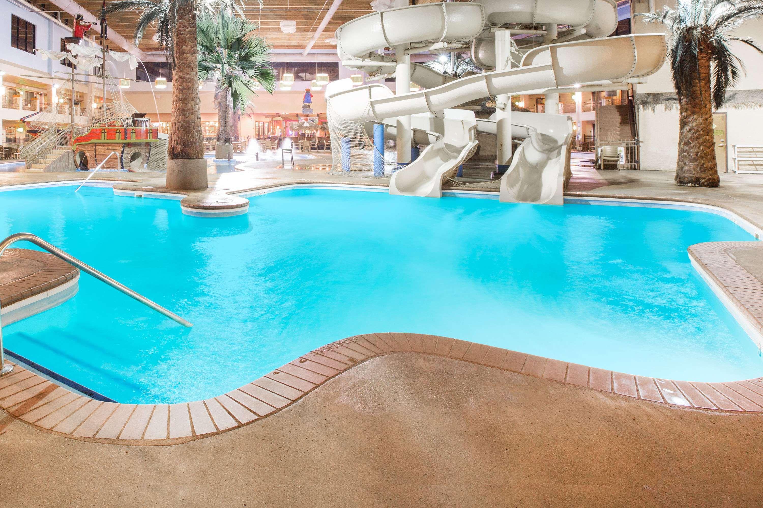 Ramada By Wyndham Des Moines Tropics Resort & Conference Ctr Urbandale Εξωτερικό φωτογραφία