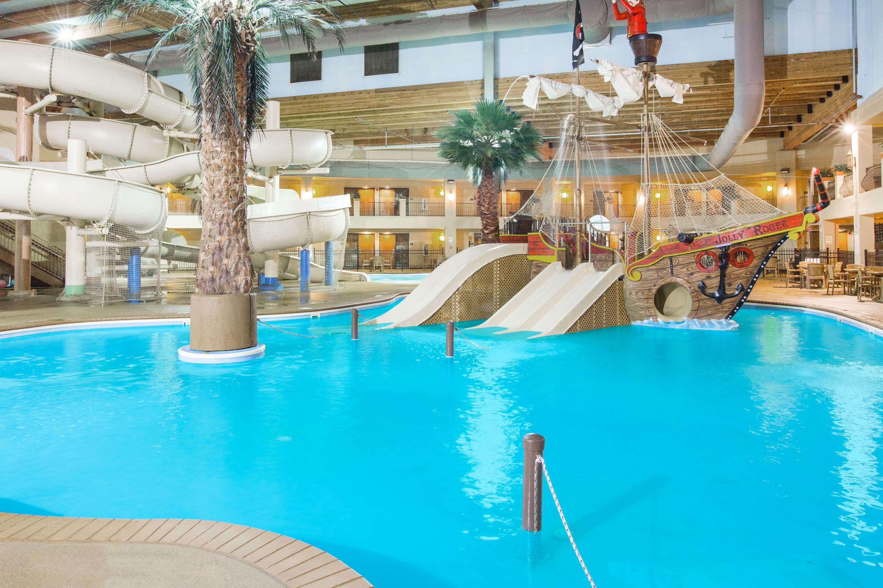 Ramada By Wyndham Des Moines Tropics Resort & Conference Ctr Urbandale Εξωτερικό φωτογραφία