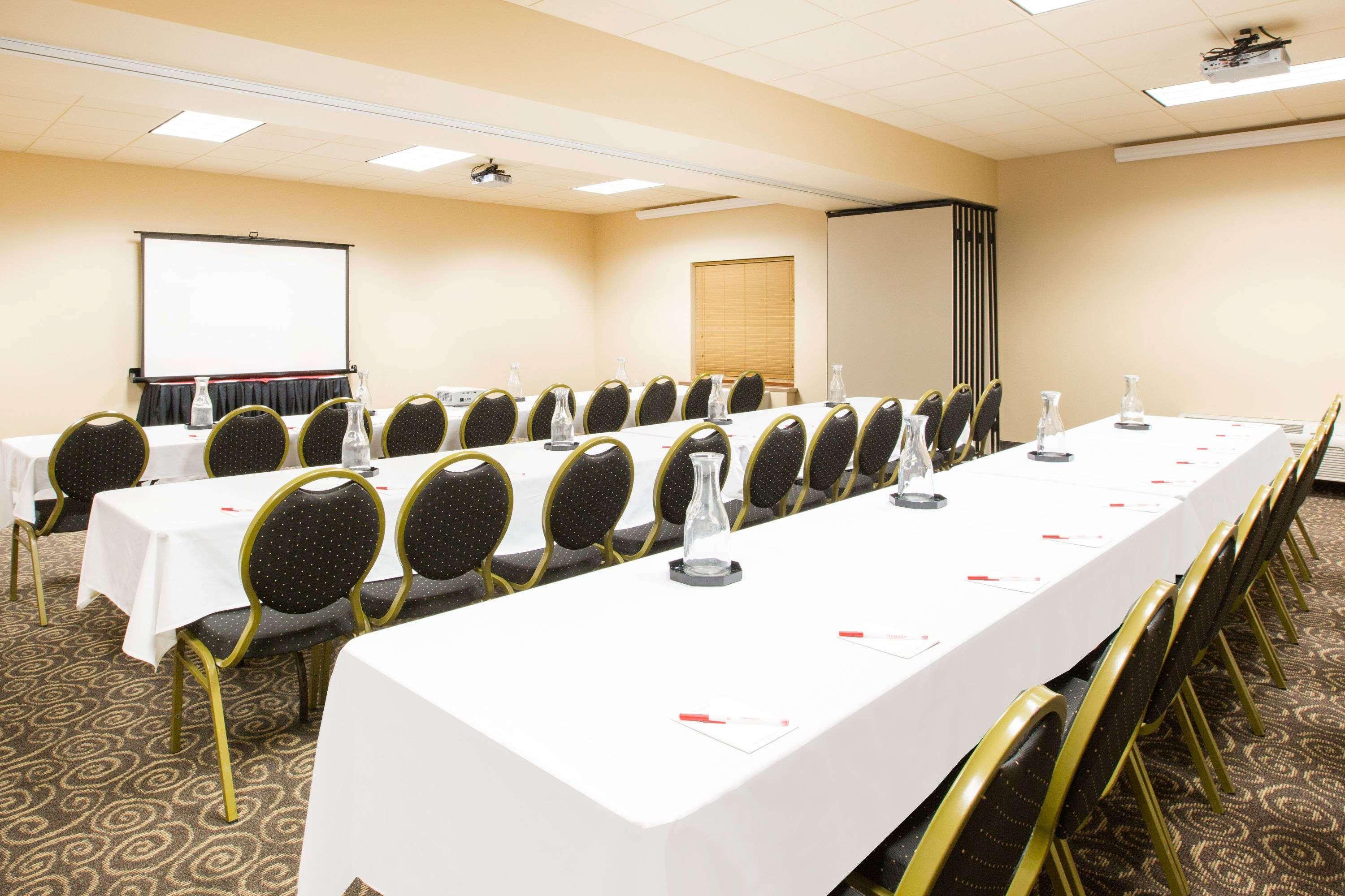Ramada By Wyndham Des Moines Tropics Resort & Conference Ctr Urbandale Εξωτερικό φωτογραφία