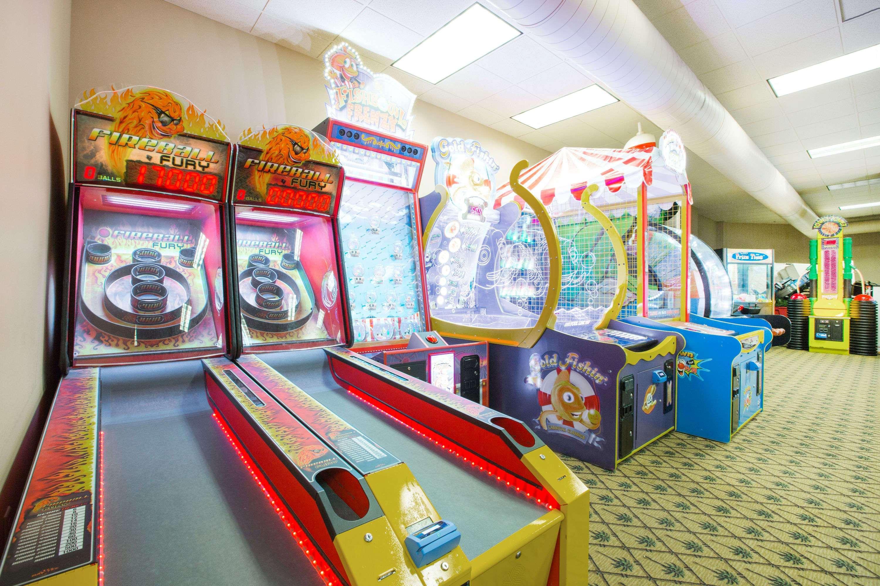 Ramada By Wyndham Des Moines Tropics Resort & Conference Ctr Urbandale Εξωτερικό φωτογραφία