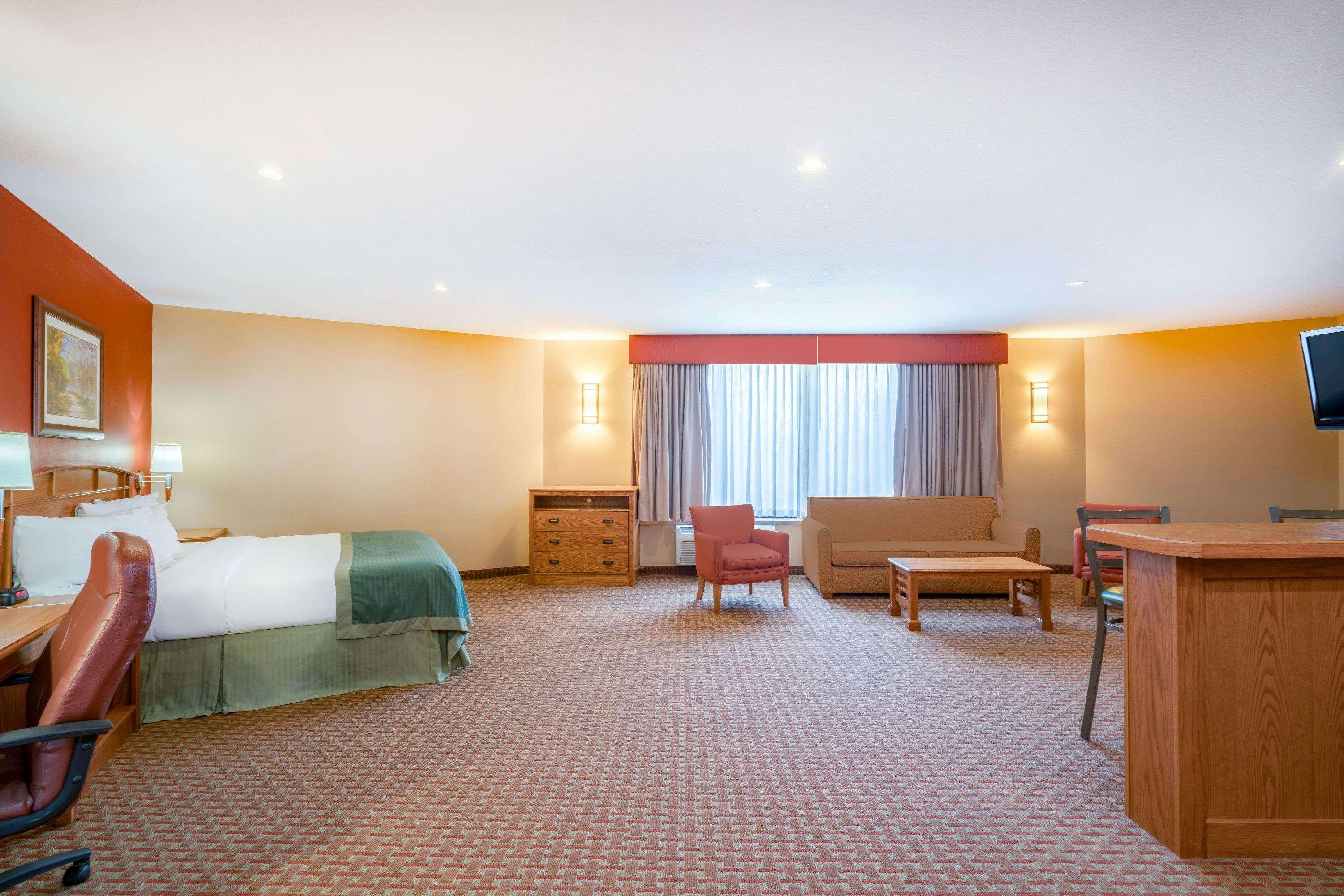 Ramada By Wyndham Des Moines Tropics Resort & Conference Ctr Urbandale Εξωτερικό φωτογραφία