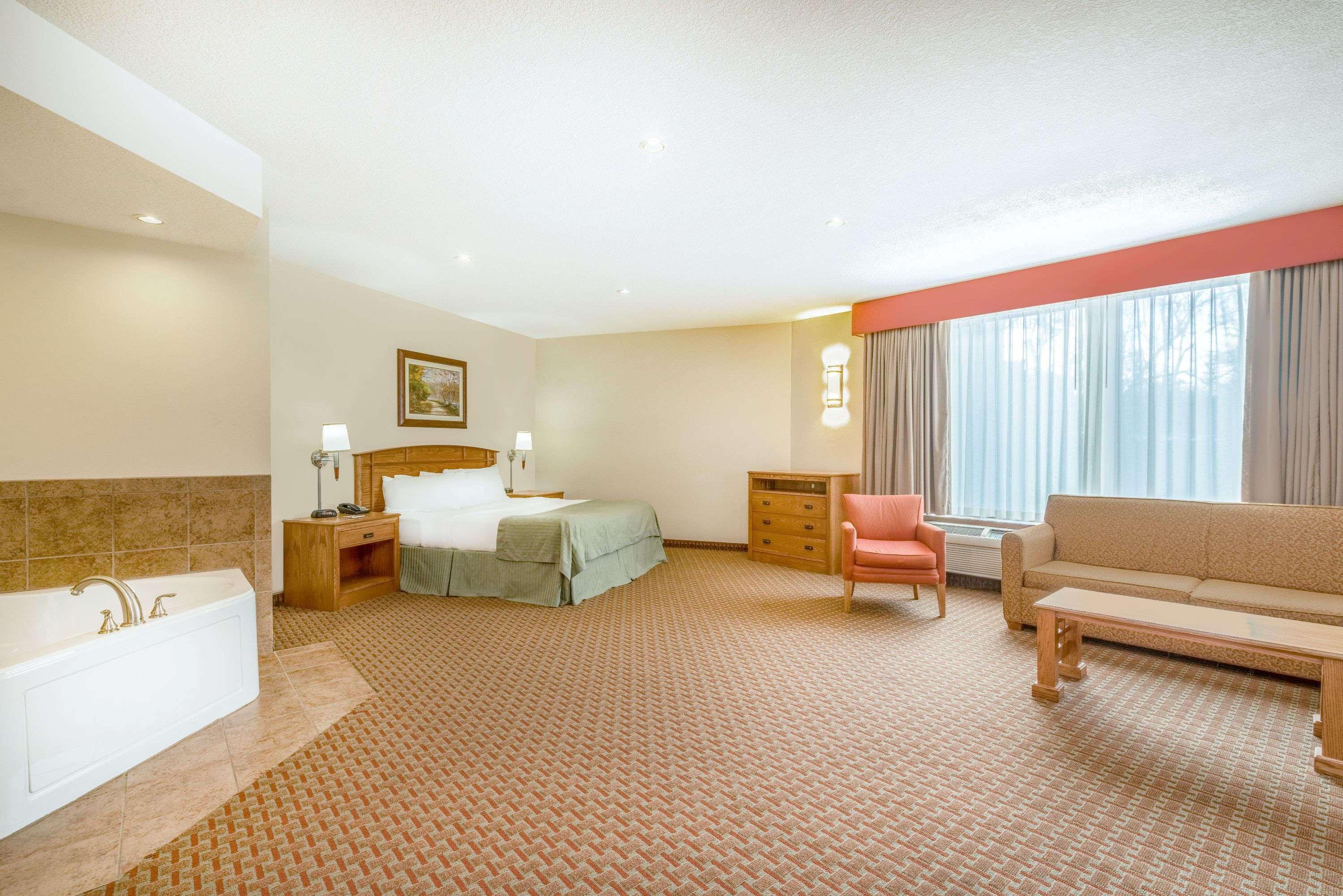 Ramada By Wyndham Des Moines Tropics Resort & Conference Ctr Urbandale Εξωτερικό φωτογραφία